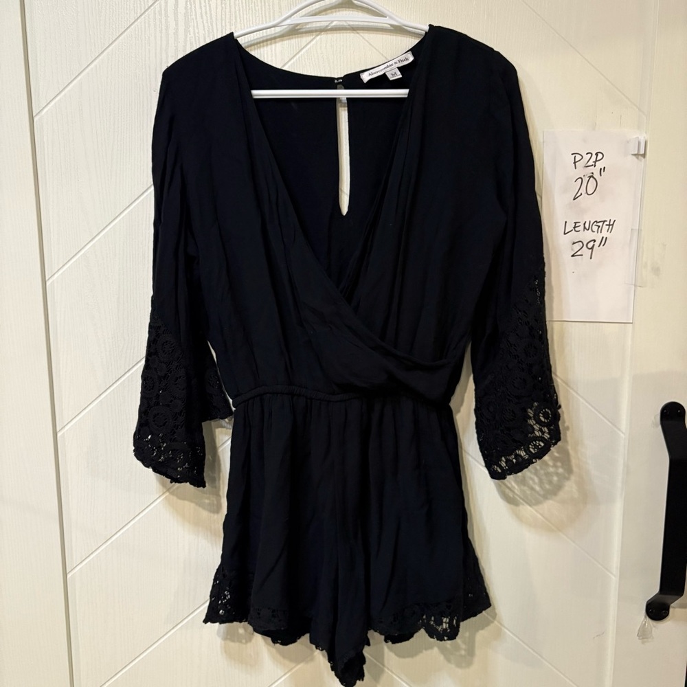 Abercrombie & Fitch Black Lace Trim Romper | boho chic feminine/ vacation/resort